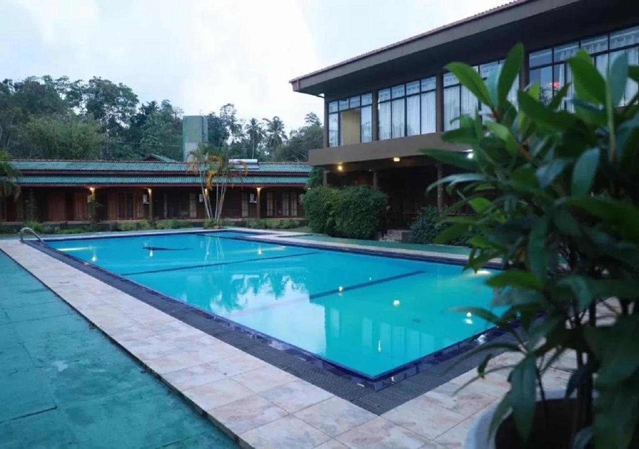 Dampe Resort 皮利亚恩达拉 外观 照片